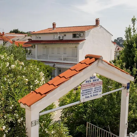 Sunny Rab With 2 Bedrooms Апартаменты